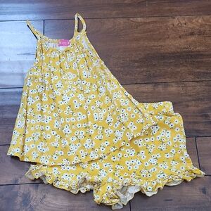 Zunie 4/5 Yellow Floral Shorts & Tank Top Outfit